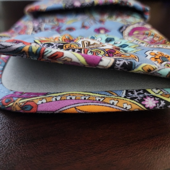 Vera Bradley Curling Iron Cover - Picture 4 of 9